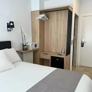 Abril Pensión Nerja